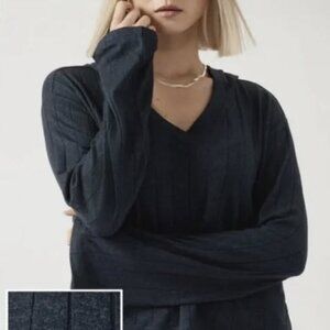 Athleta Dark Blue Small V-Neck Harmony Pose Hoodie